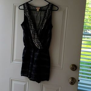 Jumper black and white